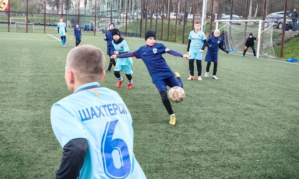 Александр Шатов: Вчера борьбу в новом детско-юношеском первенстве ДНР по футболу начала шахтерская команда «ДЮСШ-Аякс» до 13 лет Александр Шатов: Вчера борьбу в новом детско-юношеском первенстве ДНР по футболу начала шахтерская команда «ДЮСШ-Аякс» до 13 лет