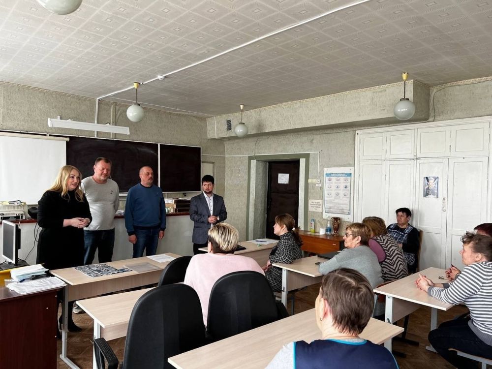 Депутаты Енакиевского городского совета (фракция ВПП "Единая Россия") провели встречу в пгт Корсунь Депутаты Енакиевского городского совета (фракция ВПП "Единая Россия") провели встречу в пгт Корсунь