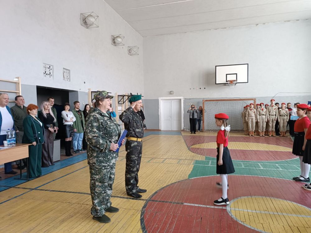 Игорь Лызов: Вместе с коллегами из администрации и Амвросиевского муниципального совета дали старт проведению муниципального этапа легендарной военно-политической игры «Зарница 2.0» в школе № 5 Амвросиевки Игорь Лызов: Вместе с коллегами из администрации и Амвросиевского муниципального совета дали старт проведению муниципального этапа легендарной военно-политической игры «Зарница 2.0» в школе № 5 Амвросиевки
