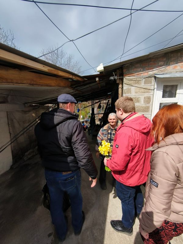 Дети войны — наши герои. В рамках Года защитника Отечества и партпроекта «Историческая память» активисты Волновахского местного отделения Партии Единая Россия, при поддержке местных индивидуальных предпринимателей, провели... Дети войны — наши герои. В рамках Года защитника Отечества и партпроекта «Историческая память» активисты Волновахского местного отделения Партии Единая Россия, при поддержке местных индивидуальных предпринимателей, провели...