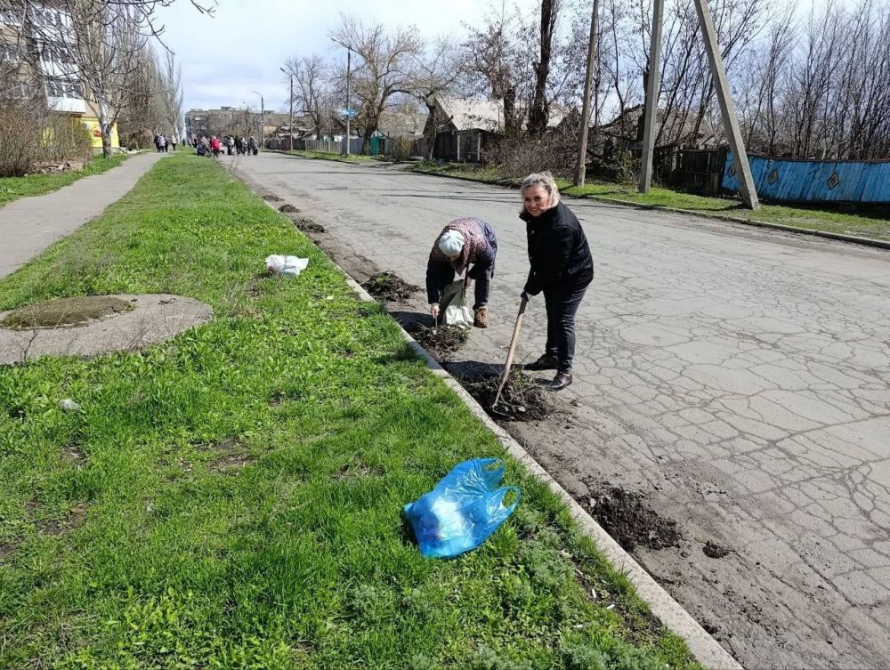 Единороссы провели день с пользой для города Единороссы провели день с пользой для города