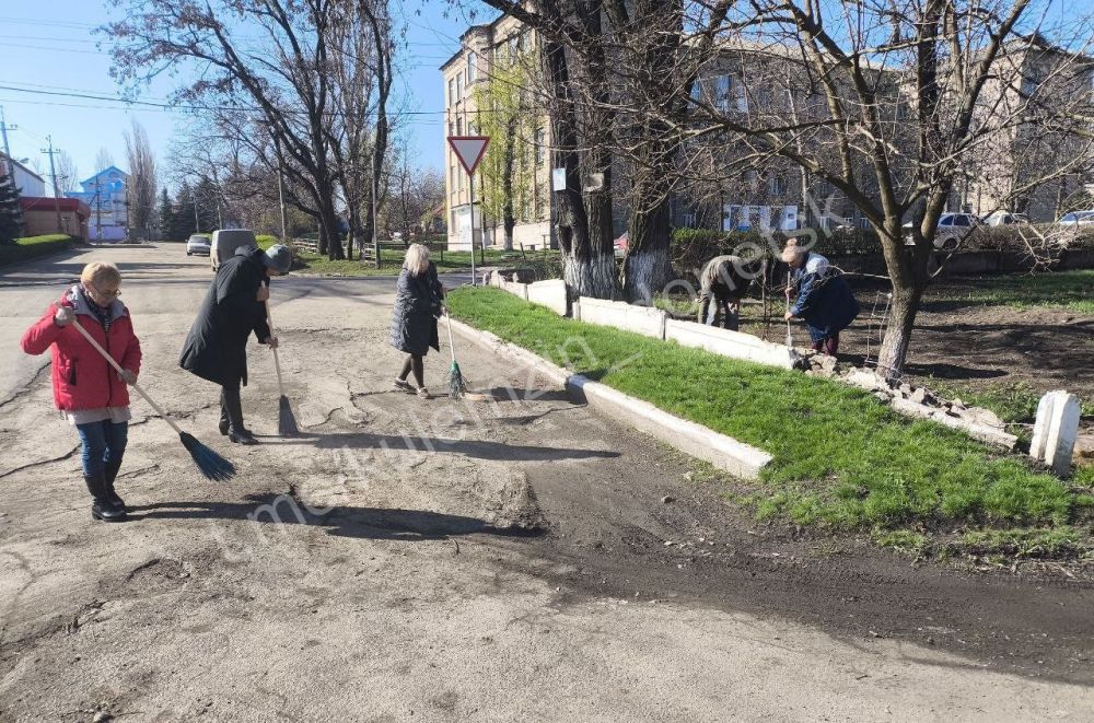 Акция «Чистый четверг» во всех районах Донецка! Акция «Чистый четверг» во всех районах Донецка!