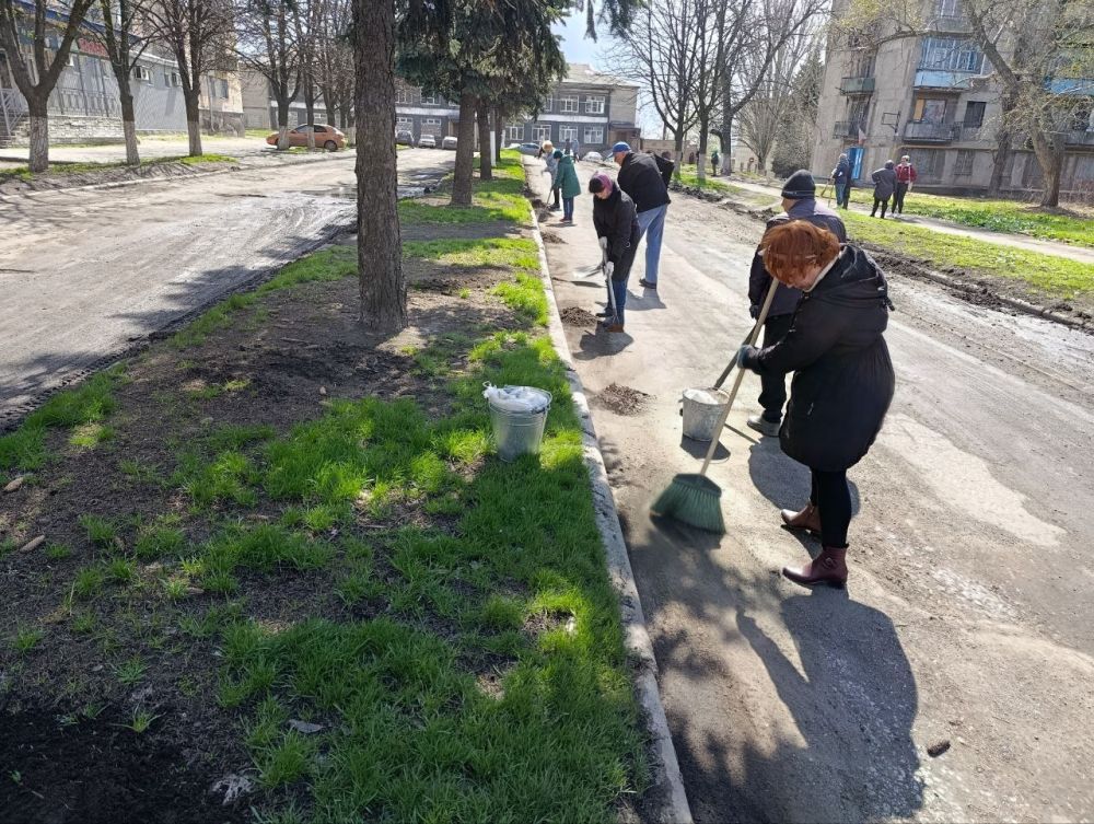 В Снежном прошел "Чистый четверг" В Снежном прошел "Чистый четверг"