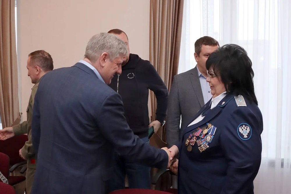 Заместители руководителя Казначейства России Эли Исаев и Александр Суконкин встретились с врио Председателя Правительства Донецкой Народной Республики Андреем Чертковым Заместители руководителя Казначейства России Эли Исаев и Александр Суконкин встретились с врио Председателя Правительства Донецкой Народной Республики Андреем Чертковым
