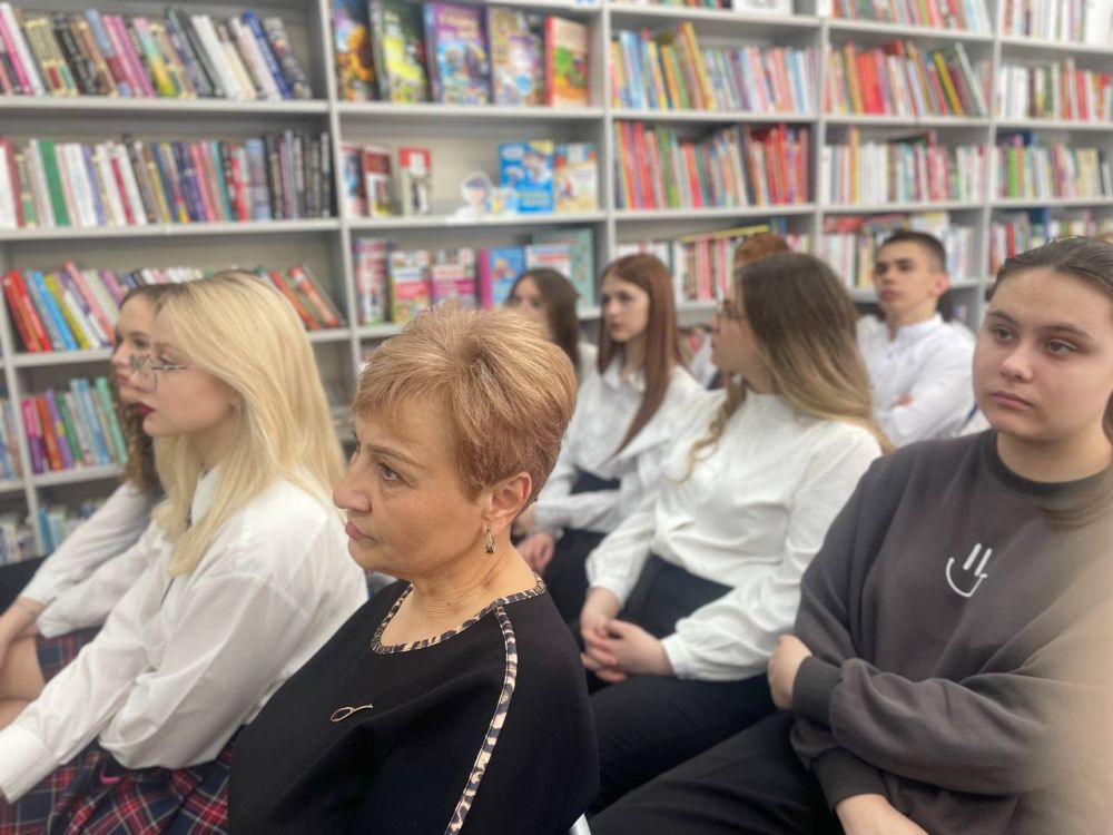 Борис Трима: В рамках проекта "ГосСтарт.Диалог", направленного на работу с молодёжью, учащиеся ГБОУ "Мангушская школа №1" встретились с Александром Игоревичем Валиевым, ведущим специалистом Комитета по молодёжной политике и... Борис Трима: В рамках проекта "ГосСтарт.Диалог", направленного на работу с молодёжью, учащиеся ГБОУ "Мангушская школа №1" встретились с Александром Игоревичем Валиевым, ведущим специалистом Комитета по молодёжной политике и...