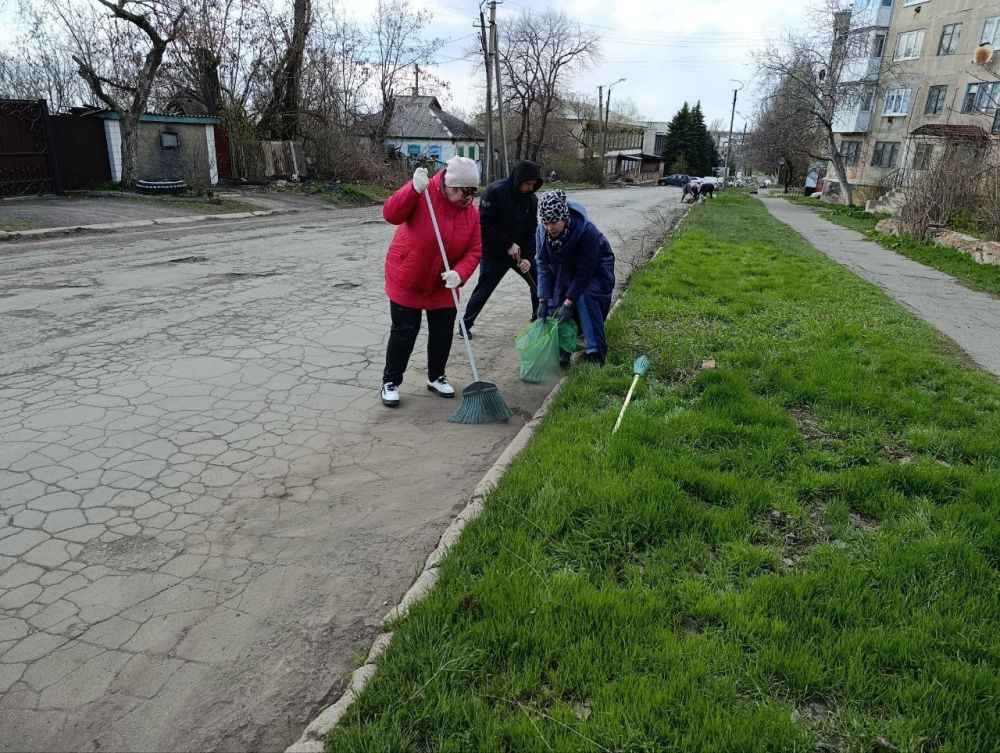 В Снежном прошел "Чистый четверг" В Снежном прошел "Чистый четверг"