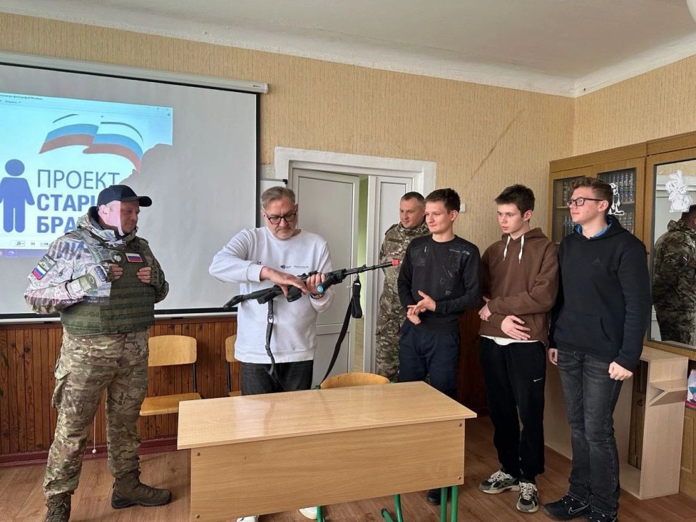 Движение "Первые" в сотрудничестве с сектором молодежной политики администрации городского округа Докучаевск, при поддержке депутата от фракции Партии "Единая Россия" в Докучаевском городском совете Виктора Баркалова и... Движение "Первые" в сотрудничестве с сектором молодежной политики администрации городского округа Докучаевск, при поддержке депутата от фракции Партии "Единая Россия" в Докучаевском городском совете Виктора Баркалова и...