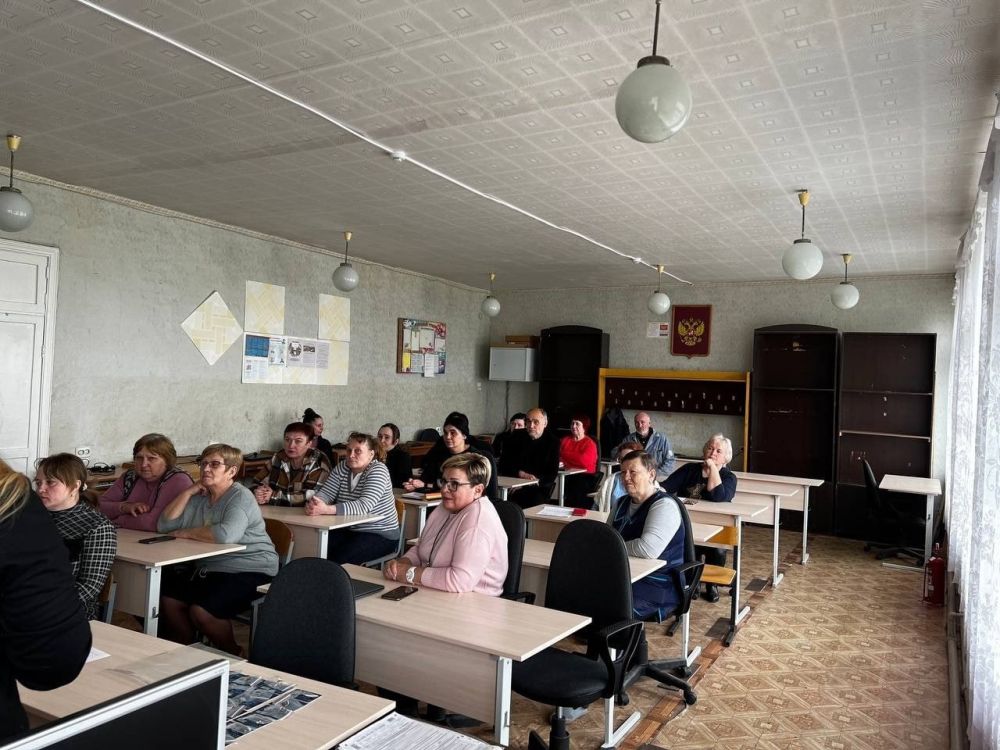 Депутаты Енакиевского городского совета (фракция ВПП "Единая Россия") провели встречу в пгт Корсунь Депутаты Енакиевского городского совета (фракция ВПП "Единая Россия") провели встречу в пгт Корсунь