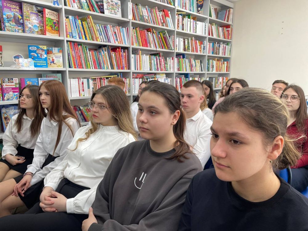 Борис Трима: В рамках проекта "ГосСтарт.Диалог", направленного на работу с молодёжью, учащиеся ГБОУ "Мангушская школа №1" встретились с Александром Игоревичем Валиевым, ведущим специалистом Комитета по молодёжной политике и... Борис Трима: В рамках проекта "ГосСтарт.Диалог", направленного на работу с молодёжью, учащиеся ГБОУ "Мангушская школа №1" встретились с Александром Игоревичем Валиевым, ведущим специалистом Комитета по молодёжной политике и...