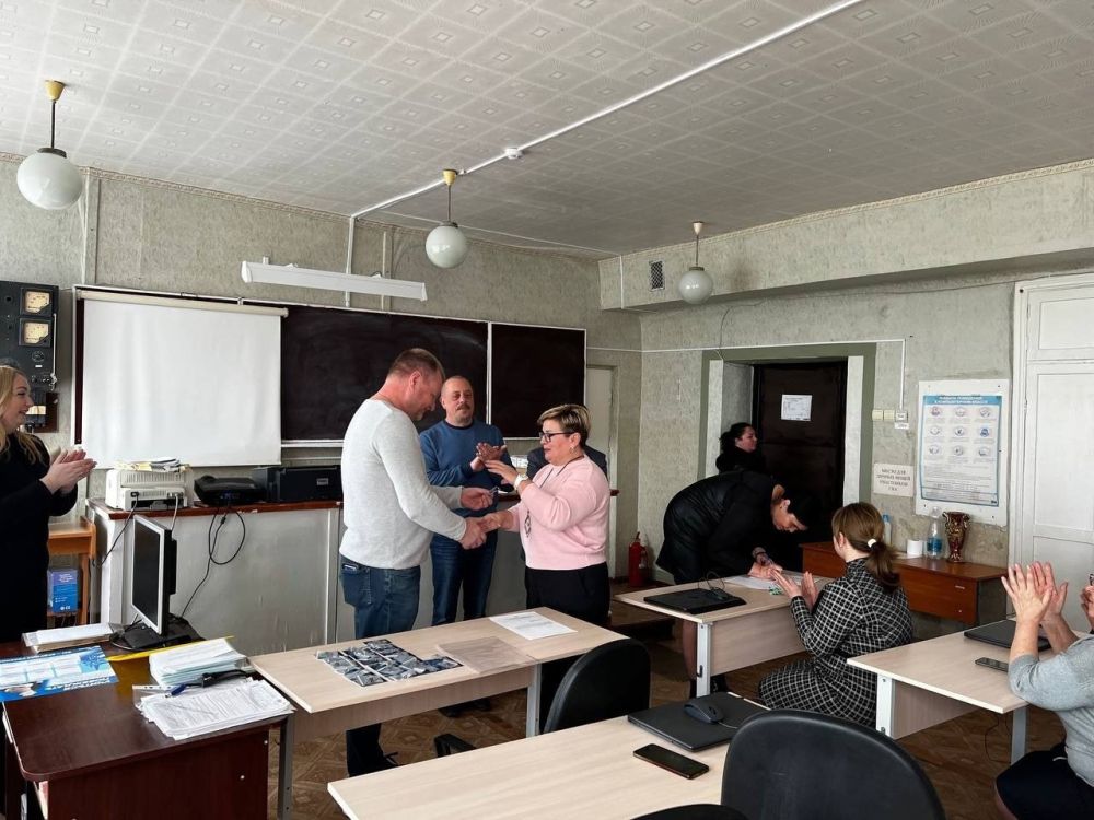 Депутаты Енакиевского городского совета (фракция ВПП "Единая Россия") провели встречу в пгт Корсунь Депутаты Енакиевского городского совета (фракция ВПП "Единая Россия") провели встречу в пгт Корсунь