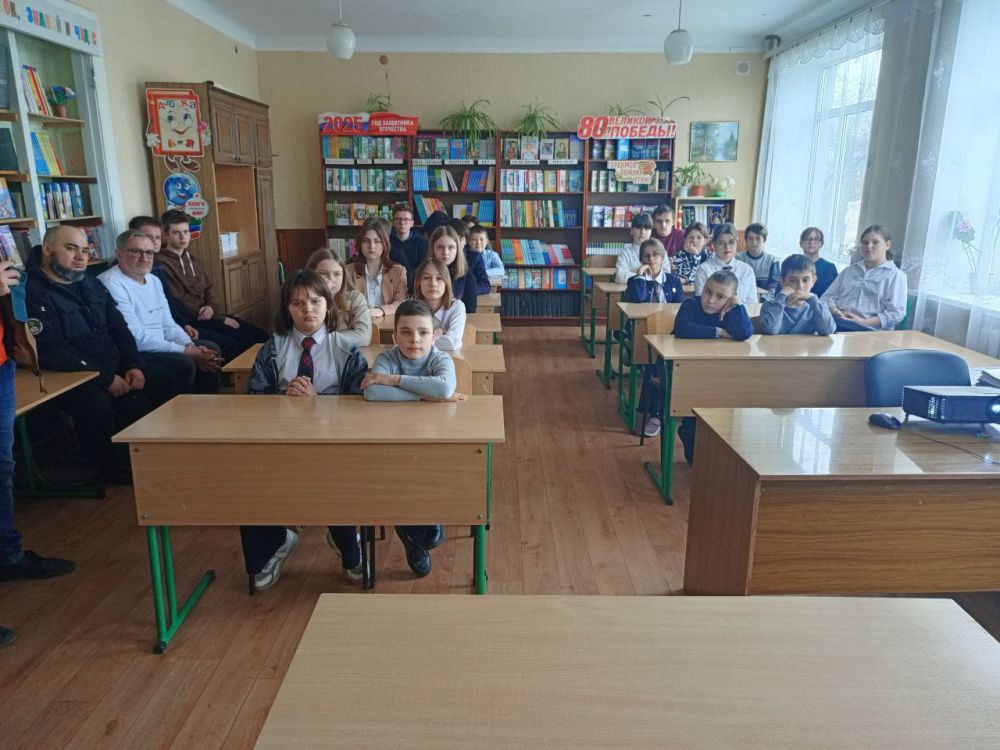 Движение "Первые" в сотрудничестве с сектором молодежной политики администрации городского округа Докучаевск, при поддержке депутата от фракции Партии "Единая Россия" в Докучаевском городском совете Виктора Баркалова и... Движение "Первые" в сотрудничестве с сектором молодежной политики администрации городского округа Докучаевск, при поддержке депутата от фракции Партии "Единая Россия" в Докучаевском городском совете Виктора Баркалова и...