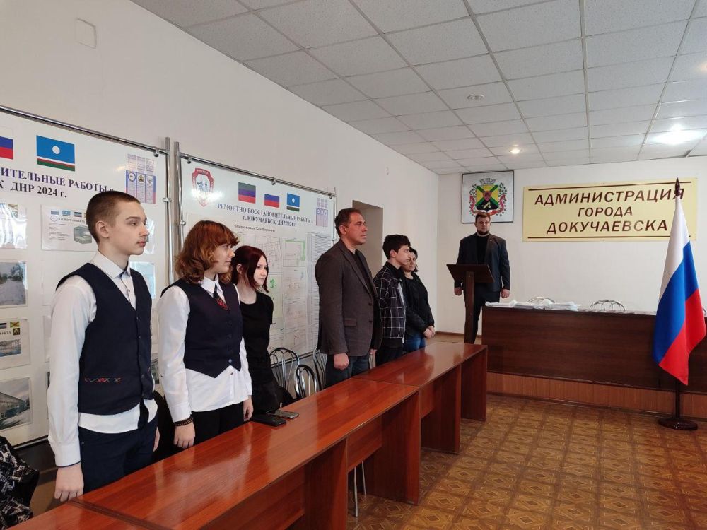 Александр Качанов: В Докучаевске активистам «Движение Первых» вручили паспорта РФ Александр Качанов: В Докучаевске активистам «Движение Первых» вручили паспорта РФ