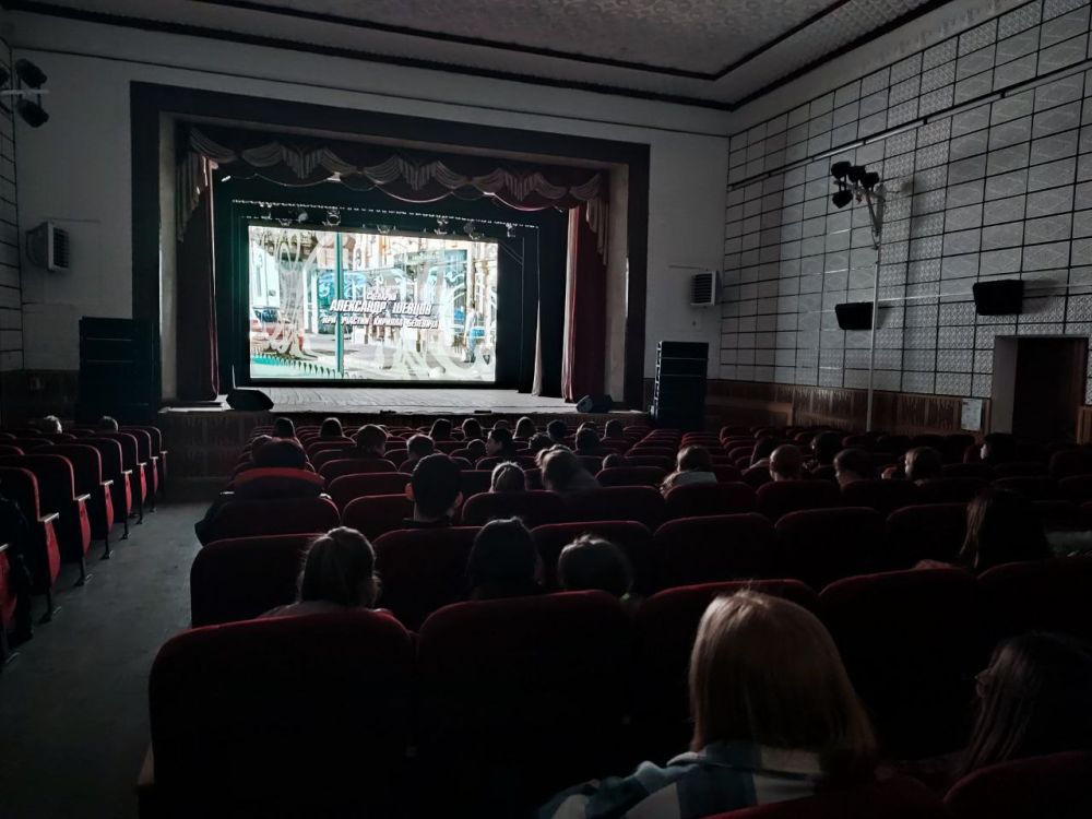 Сергей Юзвинкевич: Во исполнение поручения Главы Донецкой Народной Республики Дениса Владимировича Пушилина Володарский Дом культуры продолжает показ кинокартин о Великой Отечественной войне для школьников Сергей Юзвинкевич: Во исполнение поручения Главы Донецкой Народной Республики Дениса Владимировича Пушилина Володарский Дом культуры продолжает показ кинокартин о Великой Отечественной войне для школьников