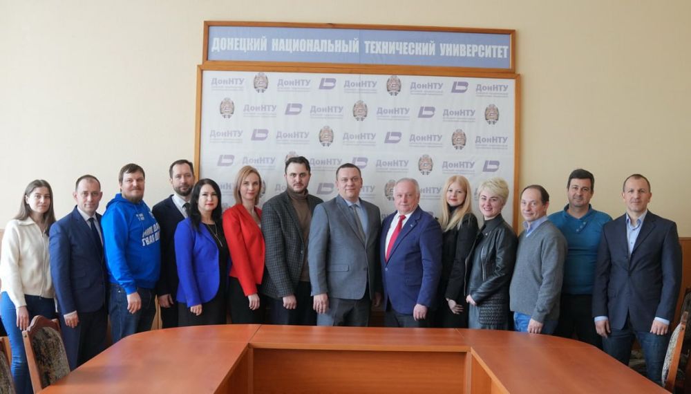 Олег Трофимов: Сегодня принял участие в открытии первого Фестиваля робототехники, который состоялся в Донецком национальном техническом университете