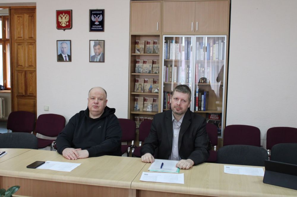 10 апреля в Донецком государственном университете отметили вторую годовщину создания Центра этнополитической реабилитации 10 апреля в Донецком государственном университете отметили вторую годовщину создания Центра этнополитической реабилитации