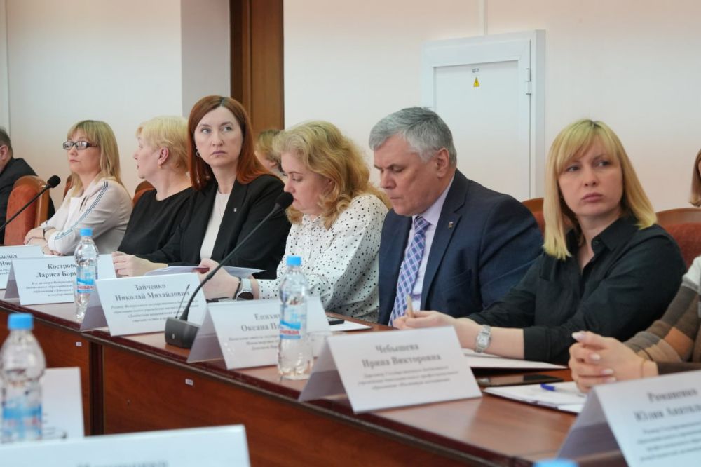 Ольга Колударова: Сегодня с заместителем Председателя Правительства ДНР Ларисой Толстыкиной провели заседание коллегии Минобрнауки ДНР, где подвели итоги деятельности ведомства в 2024 году и определили планы на текущий год Ольга Колударова: Сегодня с заместителем Председателя Правительства ДНР Ларисой Толстыкиной провели заседание коллегии Минобрнауки ДНР, где подвели итоги деятельности ведомства в 2024 году и определили планы на текущий год