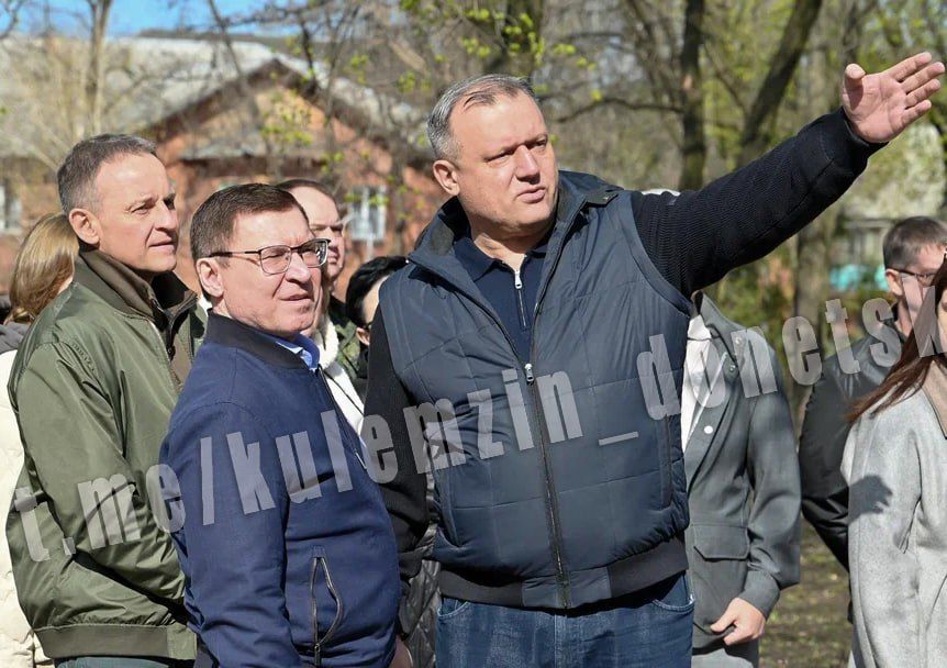 Алексей Кулемзин: В ходе рабочего визита в Донецк секретаря Генерального совета партии «Единая Россия» Владимира Якушева посетили одно из любимых мест наших жителей – сквер «Строитель» Алексей Кулемзин: В ходе рабочего визита в Донецк секретаря Генерального совета партии «Единая Россия» Владимира Якушева посетили одно из любимых мест наших жителей – сквер «Строитель»