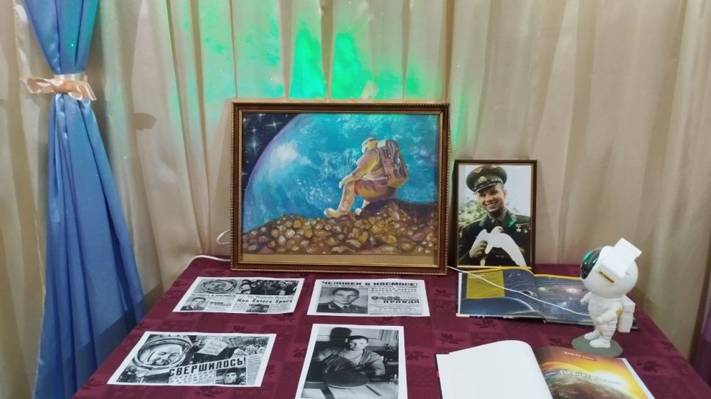 В Кировском внутригородском районе прошел тематический час «Легенды космоса» В Кировском внутригородском районе прошел тематический час «Легенды космоса»