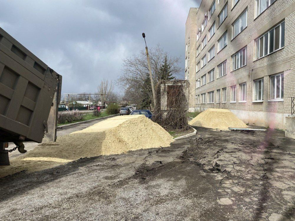 Забайкалье ремонтирует здание Центральной районной больницы Старобешево Забайкалье ремонтирует здание Центральной районной больницы Старобешево