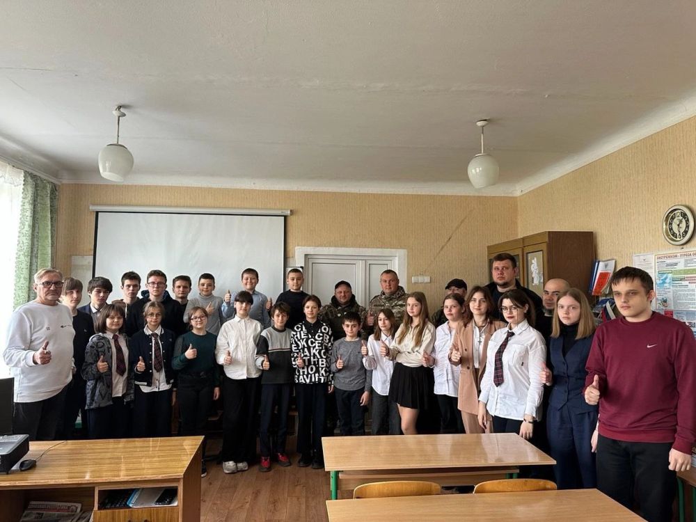 Движение "Первые" в сотрудничестве с сектором молодежной политики администрации городского округа Докучаевск, при поддержке депутата от фракции Партии "Единая Россия" в Докучаевском городском совете Виктора Баркалова и... Движение "Первые" в сотрудничестве с сектором молодежной политики администрации городского округа Докучаевск, при поддержке депутата от фракции Партии "Единая Россия" в Докучаевском городском совете Виктора Баркалова и...