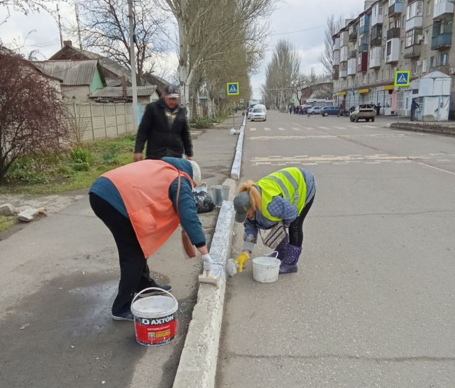 Силами коммунальных предприятий были проделаны работы по наведению чистоты и порядка на территории г. Моспино: Силами коммунальных предприятий были проделаны работы по наведению чистоты и порядка на территории г. Моспино: