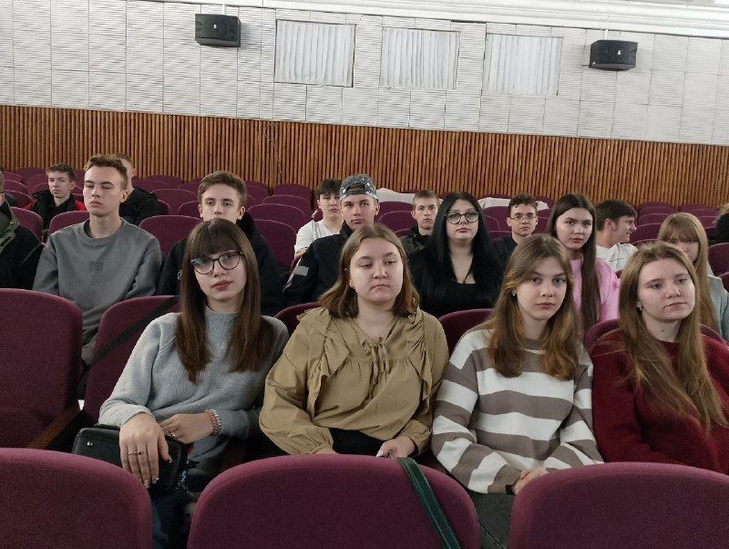 В Снежном прошли творческие и патриотические мероприятия В Снежном прошли творческие и патриотические мероприятия