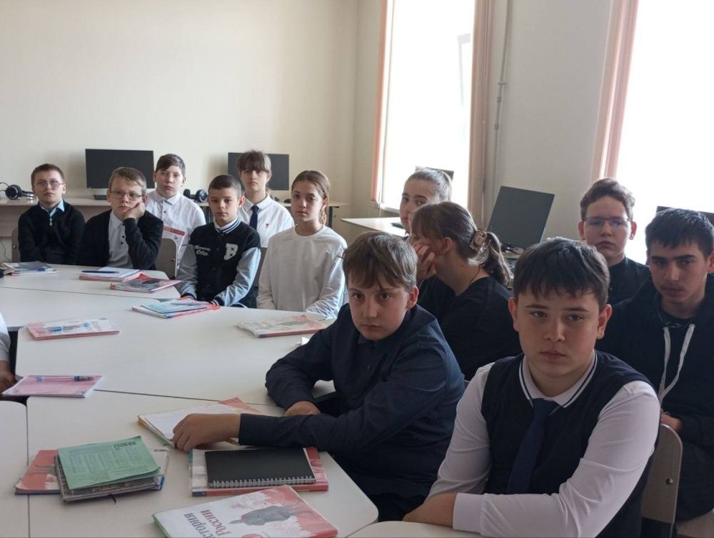 Всероссийская акция проекта «МИР ВОЗМОЖНОСТЕЙ» , Русский Крым и Севастополь, проведено в Мангушской школе №2 с участием члена Всероссийской политической партии «ЕДИНАЯ РОССИЯ»Ляпиной А.В и депутата муниципального совета... Всероссийская акция проекта «МИР ВОЗМОЖНОСТЕЙ» , Русский Крым и Севастополь, проведено в Мангушской школе №2 с участием члена Всероссийской политической партии «ЕДИНАЯ РОССИЯ»Ляпиной А.В и депутата муниципального совета...