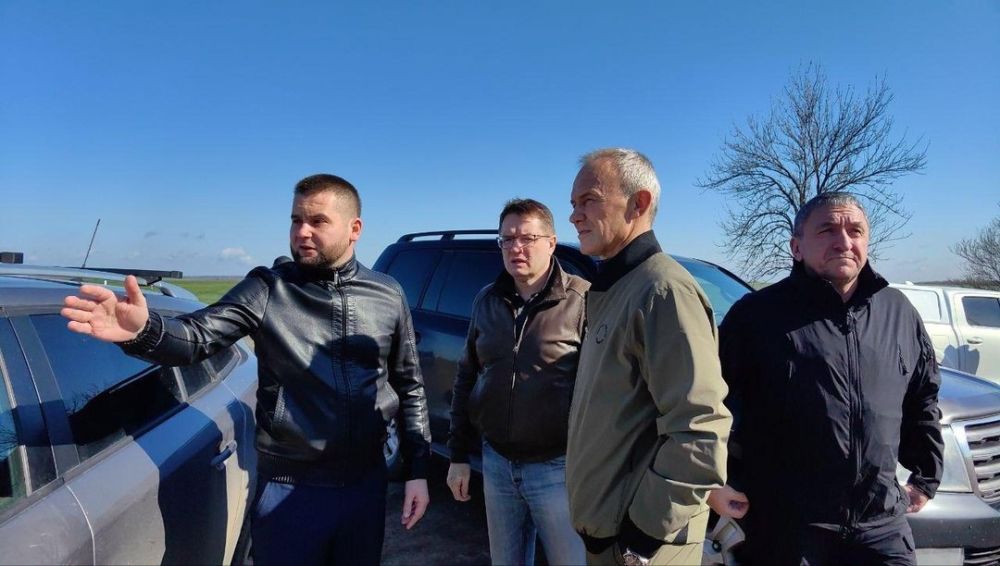 Наталья Великодная: Делегация Свердловской области посетила мемориал в с. Коньково Наталья Великодная: Делегация Свердловской области посетила мемориал в с. Коньково