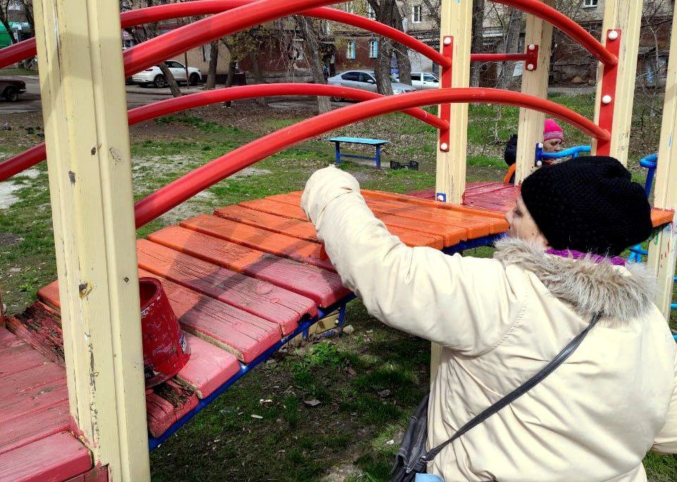 Иван Адамец: В Куйбышевском районе продолжается работа по благоустройству детских площадок Иван Адамец: В Куйбышевском районе продолжается работа по благоустройству детских площадок