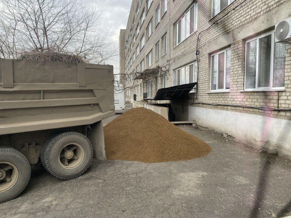 Забайкалье ремонтирует здание Центральной районной больницы Старобешево Забайкалье ремонтирует здание Центральной районной больницы Старобешево