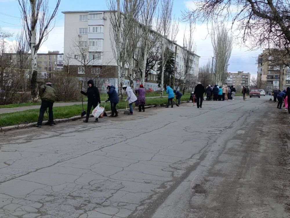 Единороссы провели день с пользой для города Единороссы провели день с пользой для города