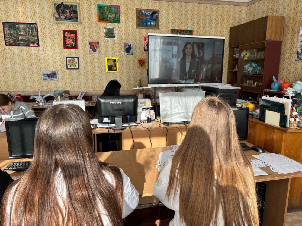 В школах Ждановки прошли занятия на тему «Россия креативная: искусство и дизайн» В школах Ждановки прошли занятия на тему «Россия креативная: искусство и дизайн»