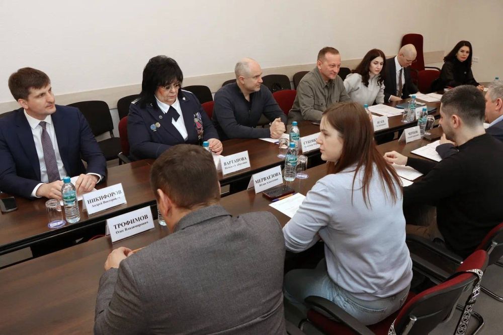 Заместители руководителя Казначейства России Эли Исаев и Александр Суконкин встретились с врио Председателя Правительства Донецкой Народной Республики Андреем Чертковым Заместители руководителя Казначейства России Эли Исаев и Александр Суконкин встретились с врио Председателя Правительства Донецкой Народной Республики Андреем Чертковым