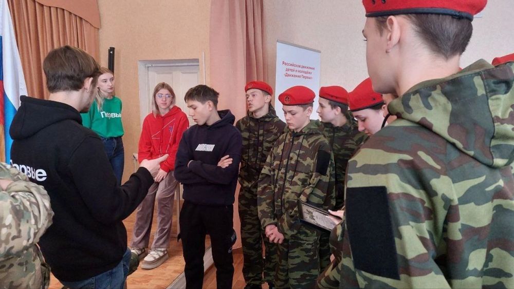 Юнармия -СИЛА!. Сегодня, представители "ЮНАРМИИ" и "Движения Первых" Шахтерского м.о., совместно с военнослужащими, принимающими участие в специальной военной операции, наградили команду "Россияне", представленную ... Юнармия -СИЛА!. Сегодня, представители "ЮНАРМИИ" и "Движения Первых" Шахтерского м.о., совместно с военнослужащими, принимающими участие в специальной военной операции, наградили команду "Россияне", представленную ...