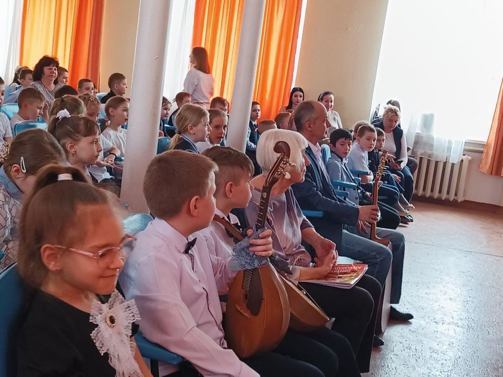 8 апреля обучающиеся и преподаватели Школы искусств № 2 им.А.Ханжонкова провели яркий и впечатляющий агитационный концерт «Дарим музыку» для учеников ГБОУ «Средняя школа № 16 г.о. Макеевка» 8 апреля обучающиеся и преподаватели Школы искусств № 2 им.А.Ханжонкова провели яркий и впечатляющий агитационный концерт «Дарим музыку» для учеников ГБОУ «Средняя школа № 16 г.о. Макеевка»