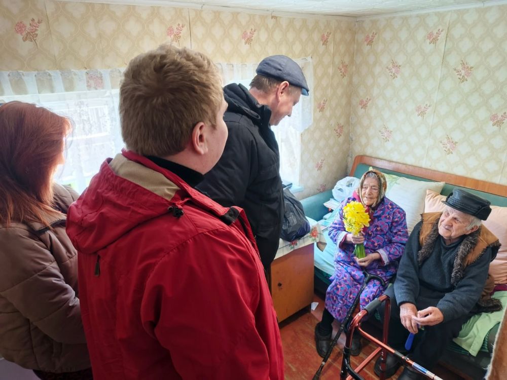 Дети войны — наши герои. В рамках Года защитника Отечества и партпроекта «Историческая память» активисты Волновахского местного отделения Партии Единая Россия, при поддержке местных индивидуальных предпринимателей, провели... Дети войны — наши герои. В рамках Года защитника Отечества и партпроекта «Историческая память» активисты Волновахского местного отделения Партии Единая Россия, при поддержке местных индивидуальных предпринимателей, провели...