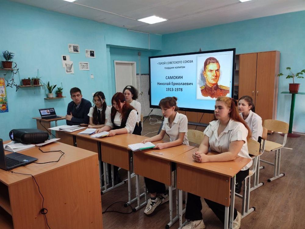 Школьники Свердловской области и ДНР рассказали о своих героях Школьники Свердловской области и ДНР рассказали о своих героях