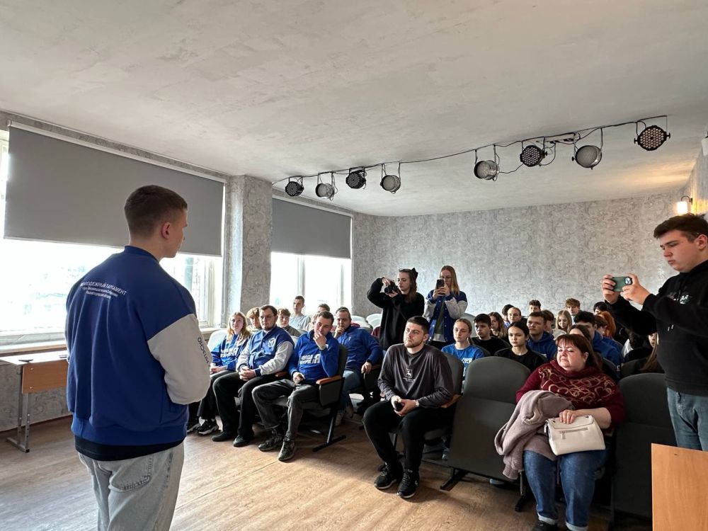 Денис Зубов: . Встреча с волонтерами Сегодня, 9 апреля, городской округ Иловайск посетили гости из шеф-региона Нижегородской области Денис Зубов: . Встреча с волонтерами Сегодня, 9 апреля, городской округ Иловайск посетили гости из шеф-региона Нижегородской области
