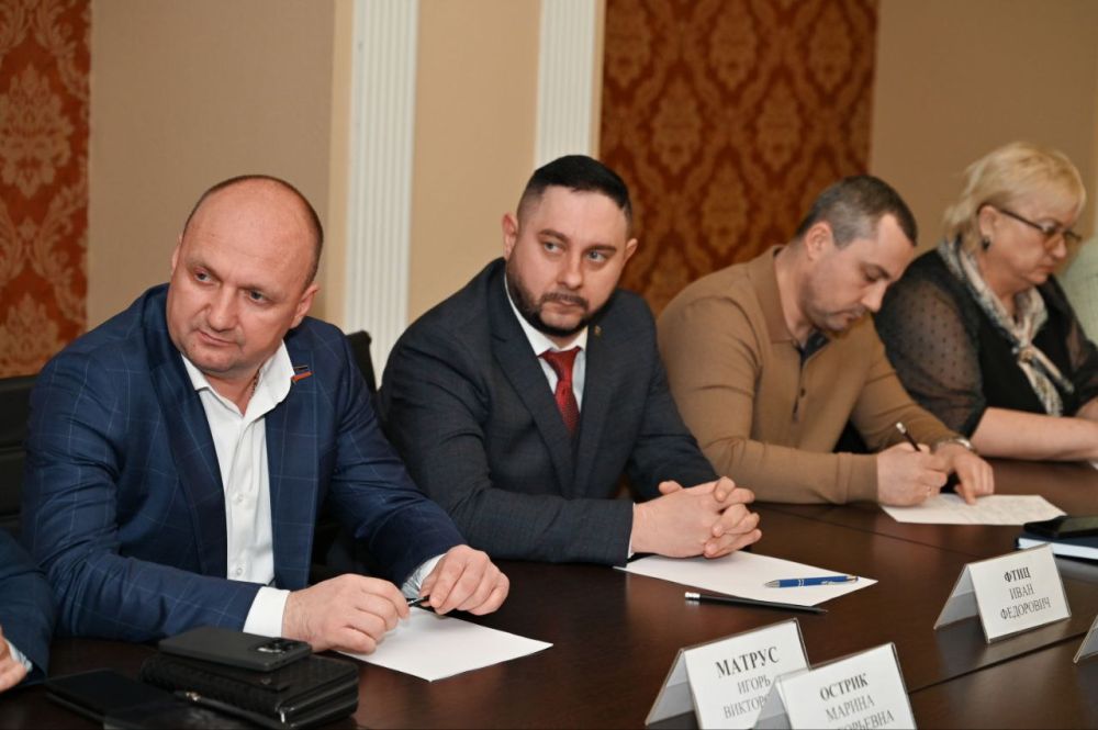 Руководитель фракции "ЕДИНАЯ РОССИЯ " в Ясиноватском муниципальном совете Наталья Филиппова приняла участие в расширенном заседании Совета руководителей фракций Руководитель фракции "ЕДИНАЯ РОССИЯ " в Ясиноватском муниципальном совете Наталья Филиппова приняла участие в расширенном заседании Совета руководителей фракций