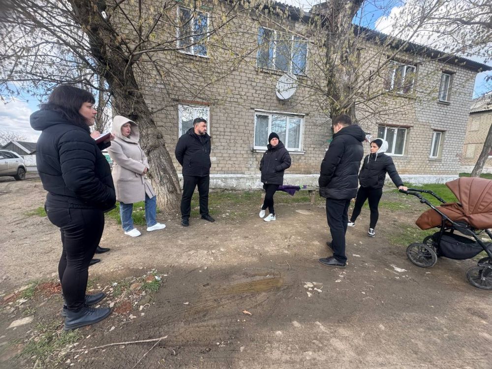 Депутат Шахтерского муниципального совета ответил на вопросы ждановцев Депутат Шахтерского муниципального совета ответил на вопросы ждановцев