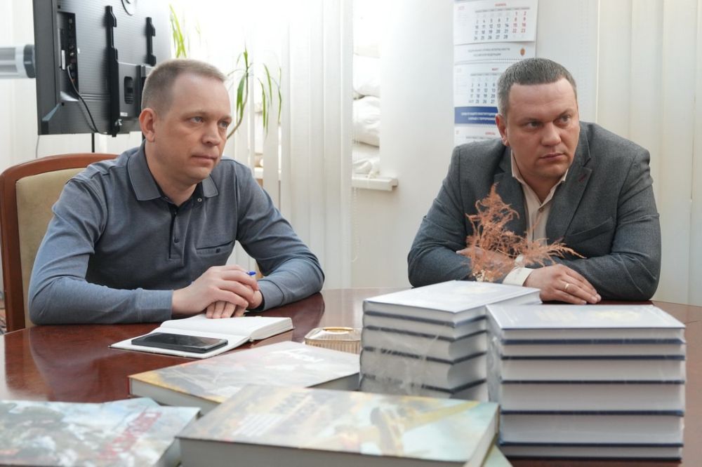 Ольга Колударова: Вместе со своим заместителем Виталием Пестрецовым встретился с Натальей Шевелевой – представителем старейшей Общероссийской общественной организации ветеранов «Российский Союз ветеранов» и Яном Гагиным –... Ольга Колударова: Вместе со своим заместителем Виталием Пестрецовым встретился с Натальей Шевелевой – представителем старейшей Общероссийской общественной организации ветеранов «Российский Союз ветеранов» и Яном Гагиным –...
