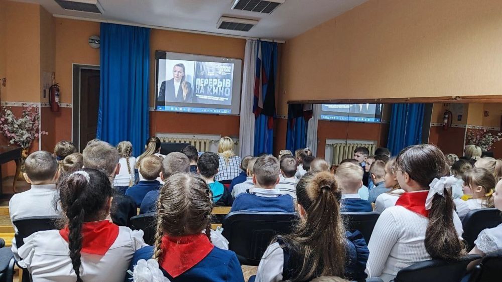В начальной школе Ждановки прошел показ тематических фильмов ко Дню освобождения узников концлагерей В начальной школе Ждановки прошел показ тематических фильмов ко Дню освобождения узников концлагерей