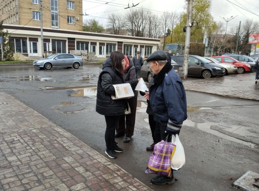 В Червоногвардейском районе прошла раздача газет В Червоногвардейском районе прошла раздача газет