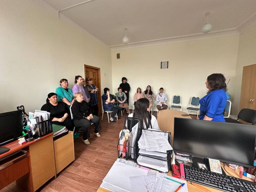 Встреча с коллективом. Сегодня, 11 апреля, заместитель главы администрации городского округа Иловайск Кочетова Елена Леонидовна провела встречу с трудовым коллективом ГБОУ «СШ №14 г. о. Иловайск» Встреча с коллективом. Сегодня, 11 апреля, заместитель главы администрации городского округа Иловайск Кочетова Елена Леонидовна провела встречу с трудовым коллективом ГБОУ «СШ №14 г. о. Иловайск»