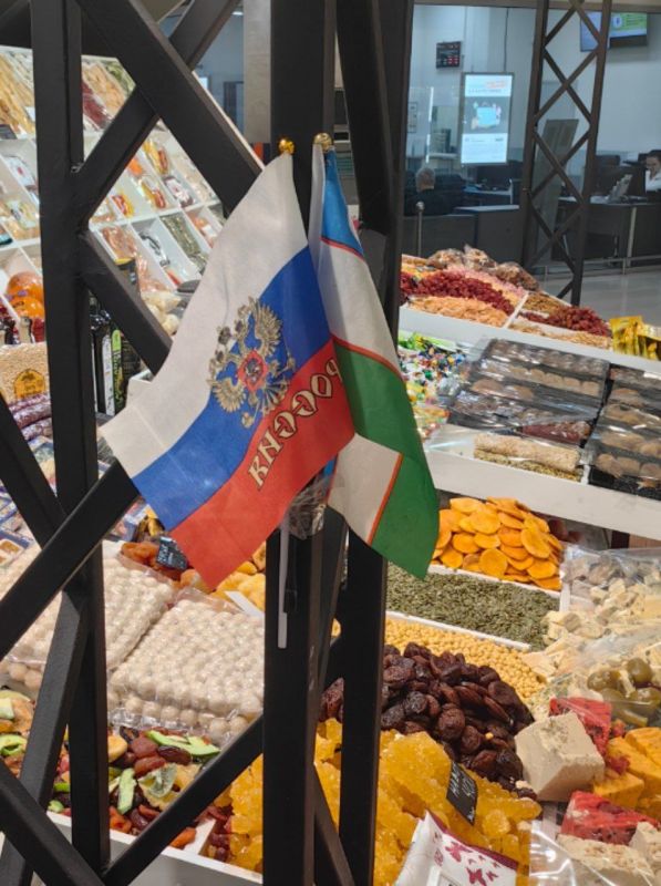 Был неделю назад в ДонецкСити, покупал орехи на первом этаже Был неделю назад в ДонецкСити, покупал орехи на первом этаже