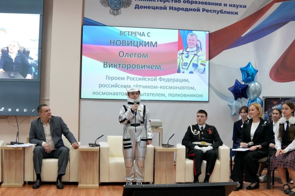 Олег Трофимов: В преддверии Дня космонавтики в Министерстве образования и науки ДНР при поддержке регионального отделения партии "Единая Россия" для школьников Республики состоялся телемост с Героем Российской Федерации... Олег Трофимов: В преддверии Дня космонавтики в Министерстве образования и науки ДНР при поддержке регионального отделения партии "Единая Россия" для школьников Республики состоялся телемост с Героем Российской Федерации...