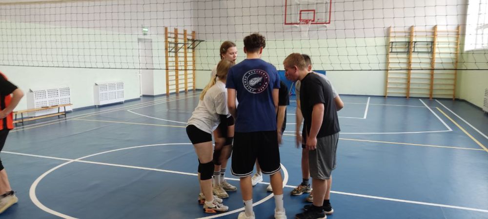 В преддверии Дня космонавтики, состоялся товарищеская матч по волейболу среди обучающихся Волновахского технологического техникума, активистов Народной Дружины и воспитанники МБУ Волновахский РФЦЗН "Спорт для всех" АВР В преддверии Дня космонавтики, состоялся товарищеская матч по волейболу среди обучающихся Волновахского технологического техникума, активистов Народной Дружины и воспитанники МБУ Волновахский РФЦЗН "Спорт для всех" АВР