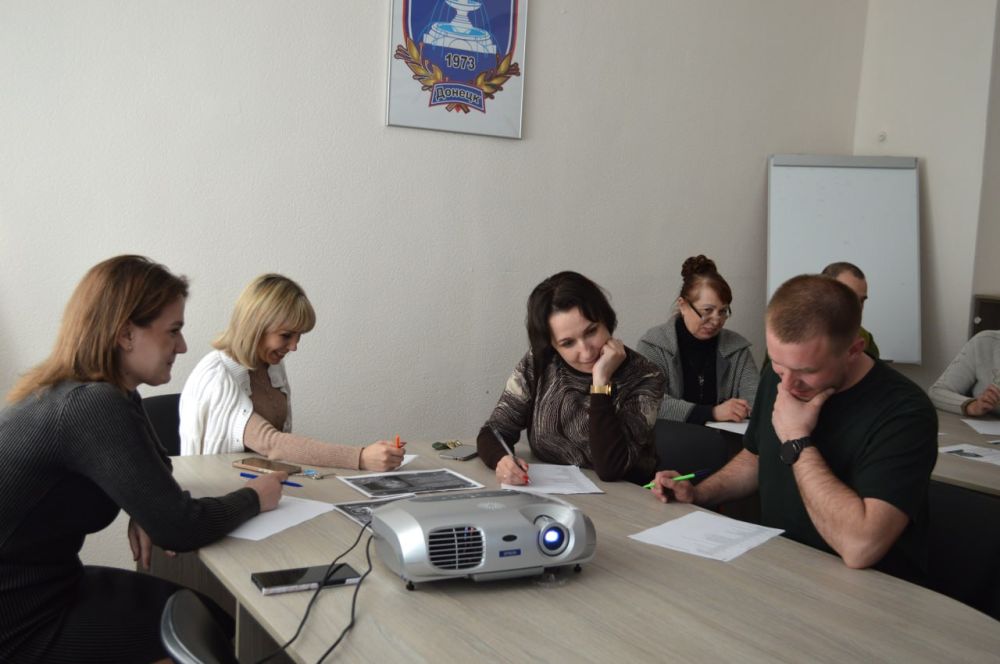 «Поехали!». В преддверии Дня космонавтики в Управе Ворошиловского внутригородского района состоялась интеллектуальная игра «Космос рядом», посвященная достижениям нашей страны в космосе «Поехали!». В преддверии Дня космонавтики в Управе Ворошиловского внутригородского района состоялась интеллектуальная игра «Космос рядом», посвященная достижениям нашей страны в космосе