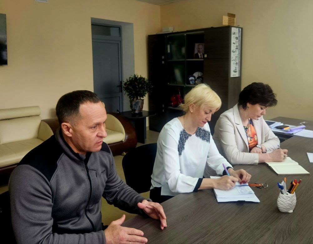 Состоялась рабочая встреча ВРИП главы Ясиноватского муниципального округа, депутатов Ясиноватского муниципального совета с депутатом Народного совета ДНР Сергеем Дмитриевым Состоялась рабочая встреча ВРИП главы Ясиноватского муниципального округа, депутатов Ясиноватского муниципального совета с депутатом Народного совета ДНР Сергеем Дмитриевым