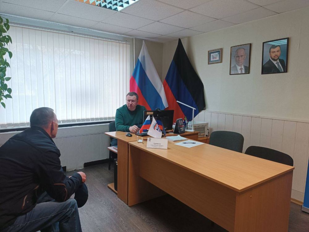 Приём граждан в Общественной приёмной партии "Единая Россия" города Снежное Приём граждан в Общественной приёмной партии "Единая Россия" города Снежное
